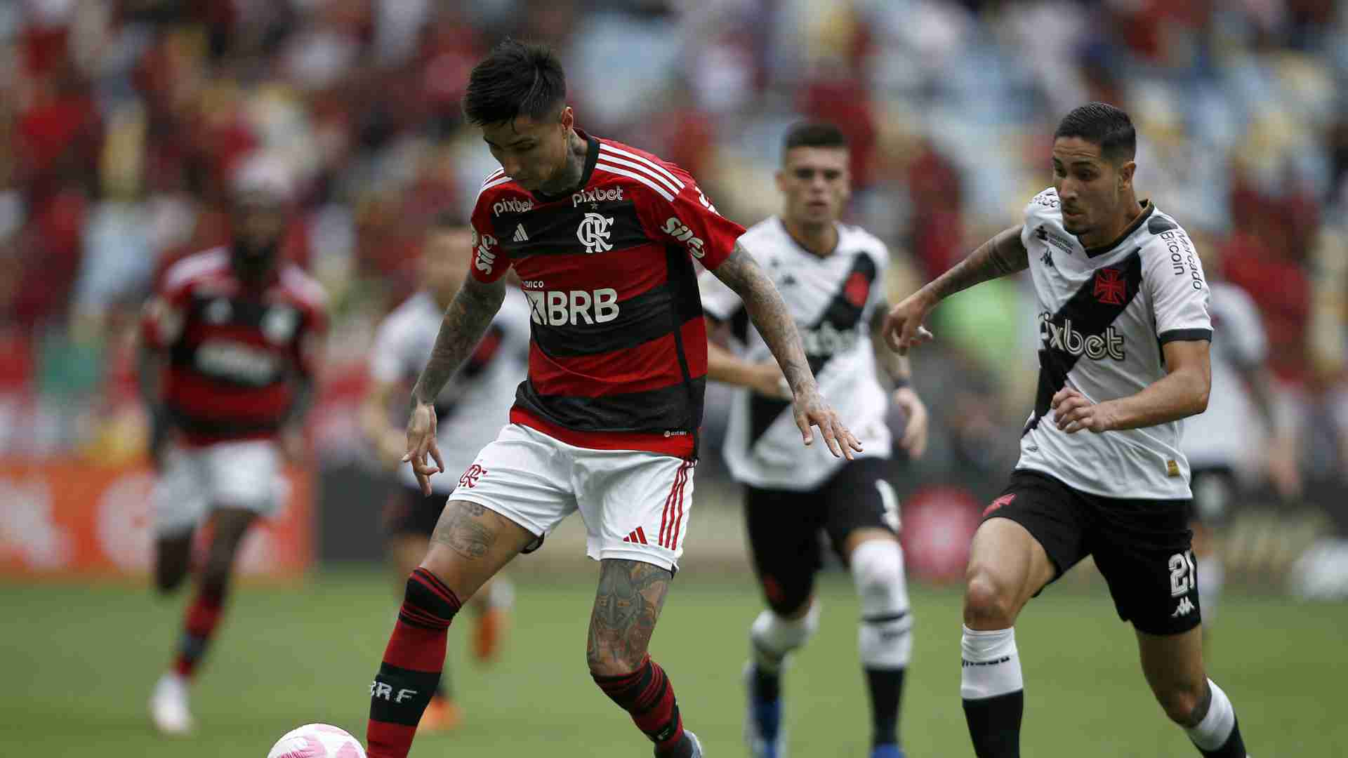 VIDA OU MORTE NO CLÁSSICO: EMILIANO DÍAZ PROMETE VASCO FIRME CONTRA O FLAMENGO